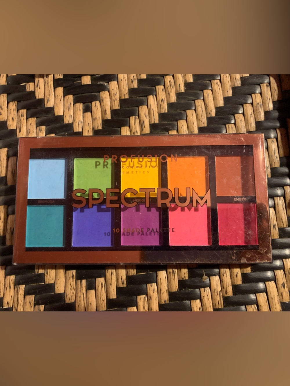 SPECTRUM Vibrant Rainbow Eyeshadow Palette